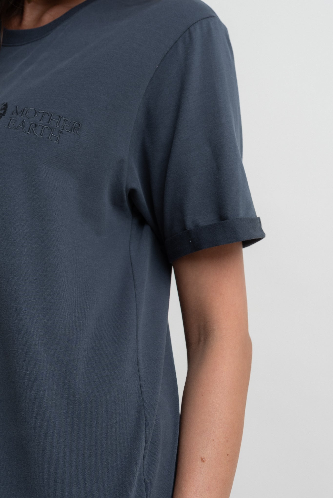 WOMEN'S GRAPHITE T-SHIRT - MORAINE