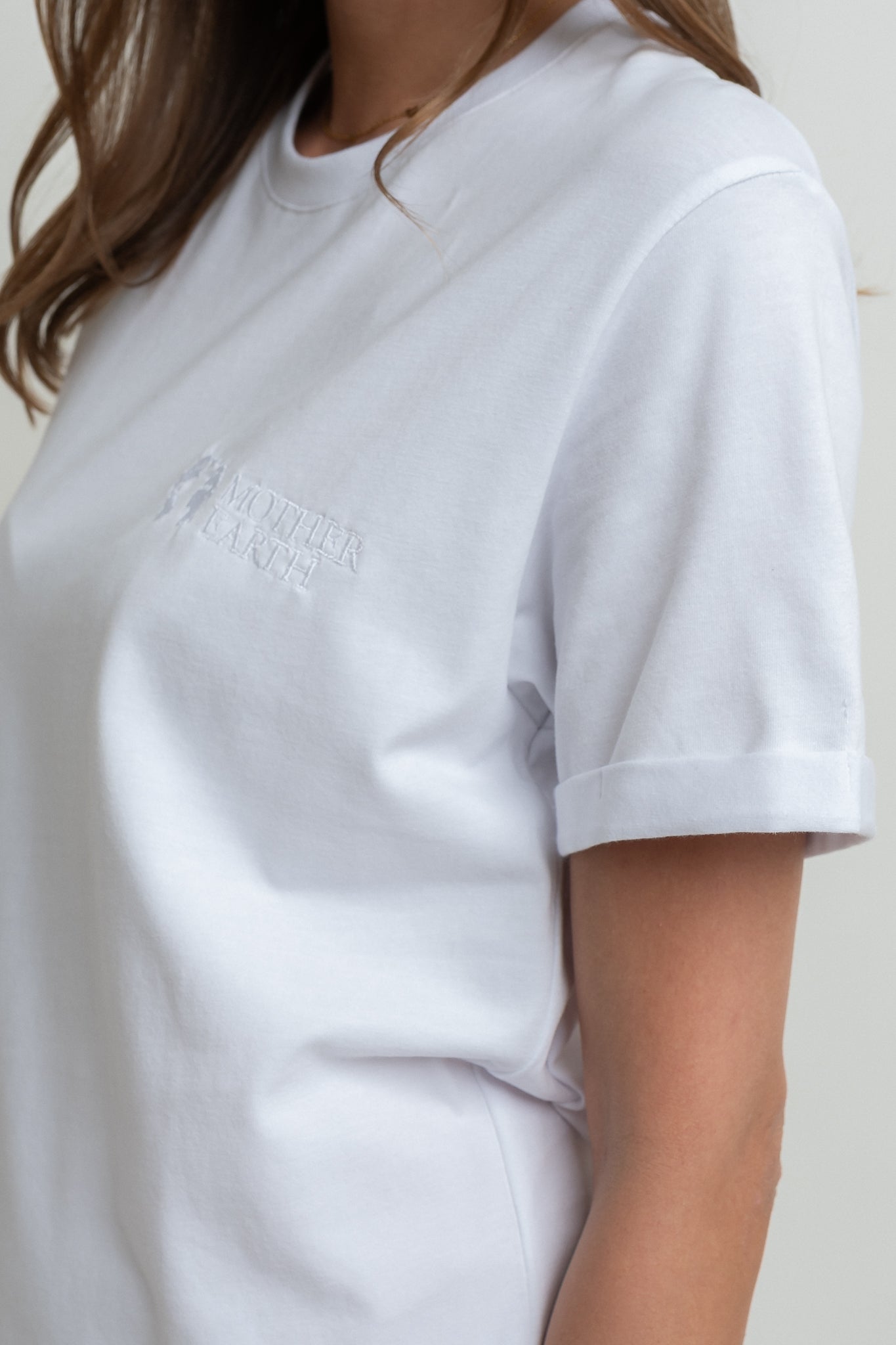 WOMEN'S WHITE T-SHIRT - MORAINE