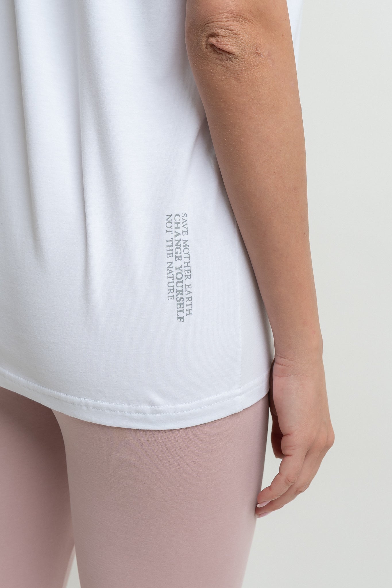 WOMEN'S WHITE T-SHIRT - MORAINE