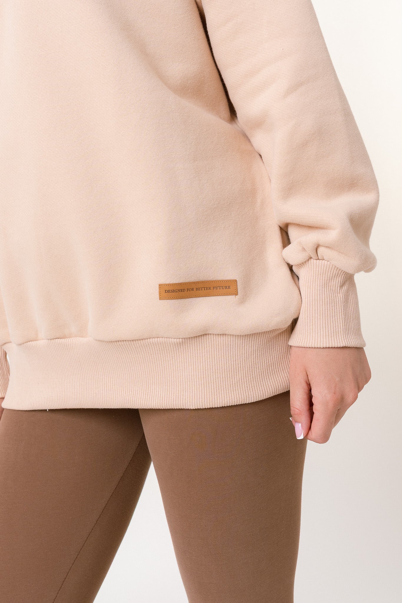 BLUZA OVERSIZE Z DEKOLTEM PIASKOWA - MARTYNIKA