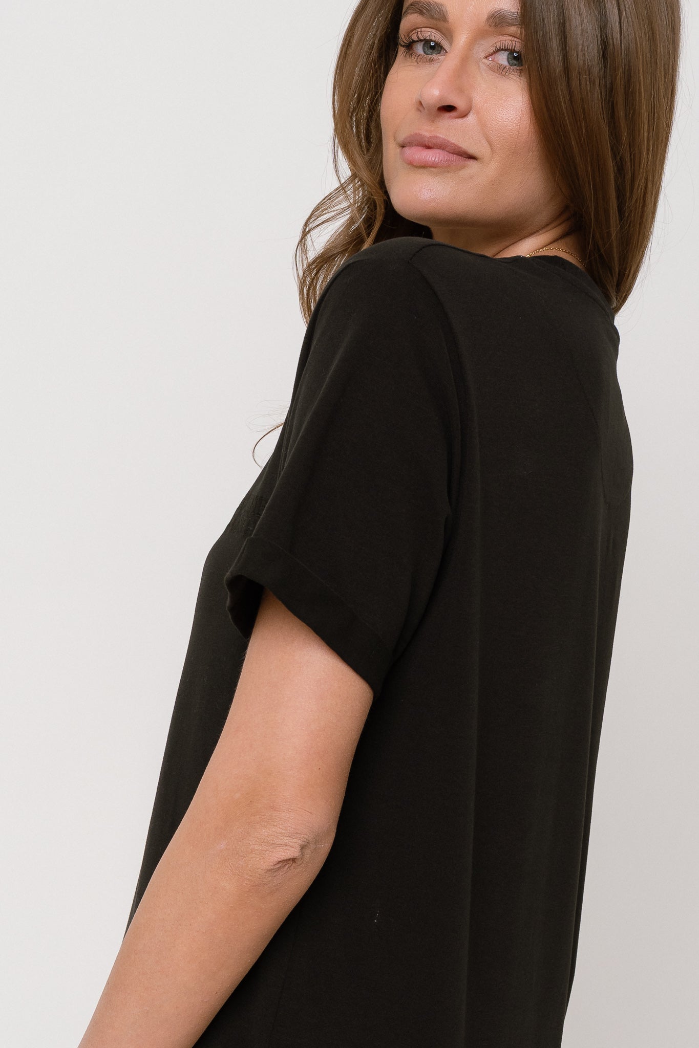 WOMEN'S BLACK T-SHIRT - MORAINE