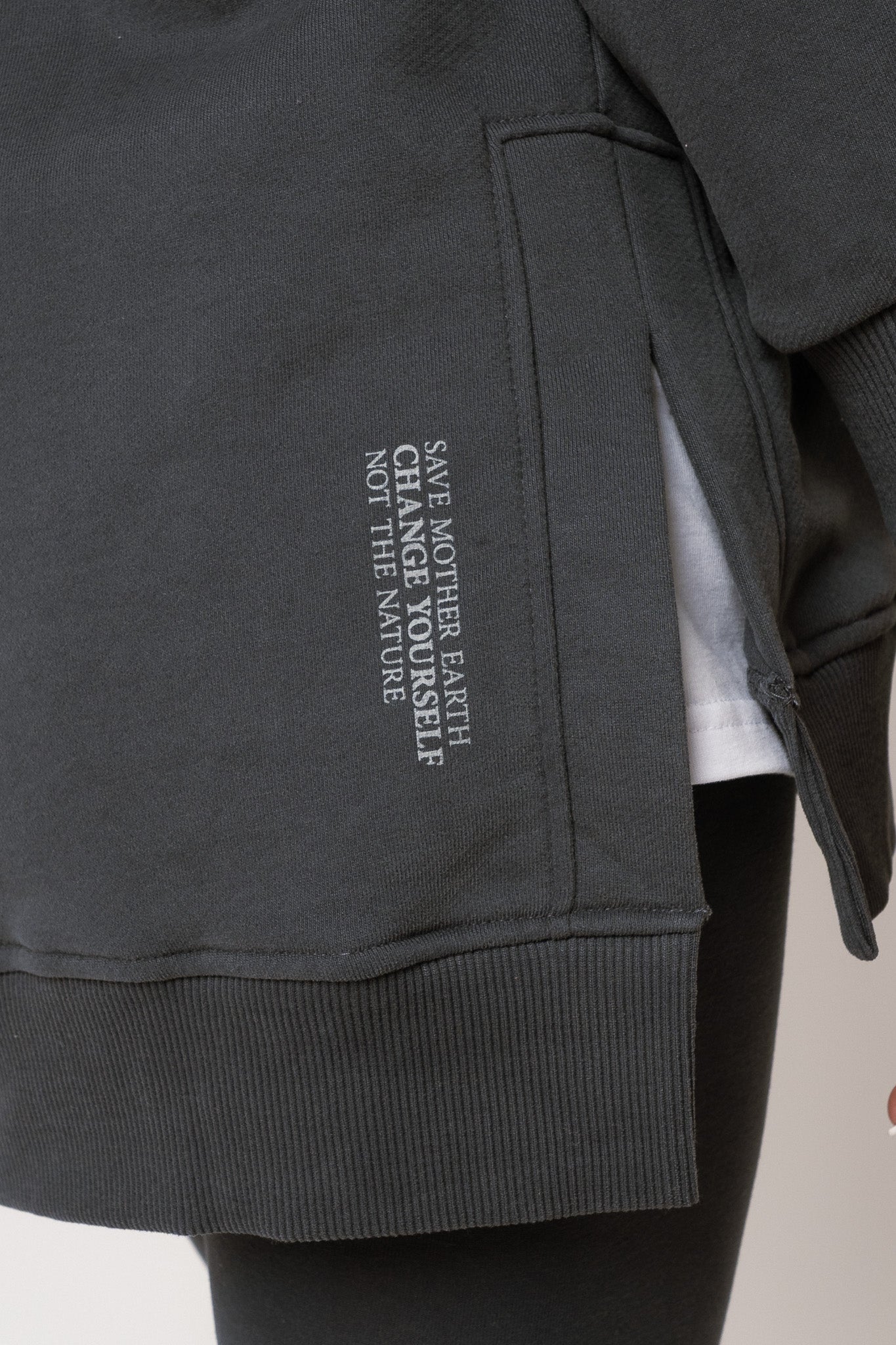 LONG ZIPPERED HOODIE, GRAPHITE - ESMERALDA