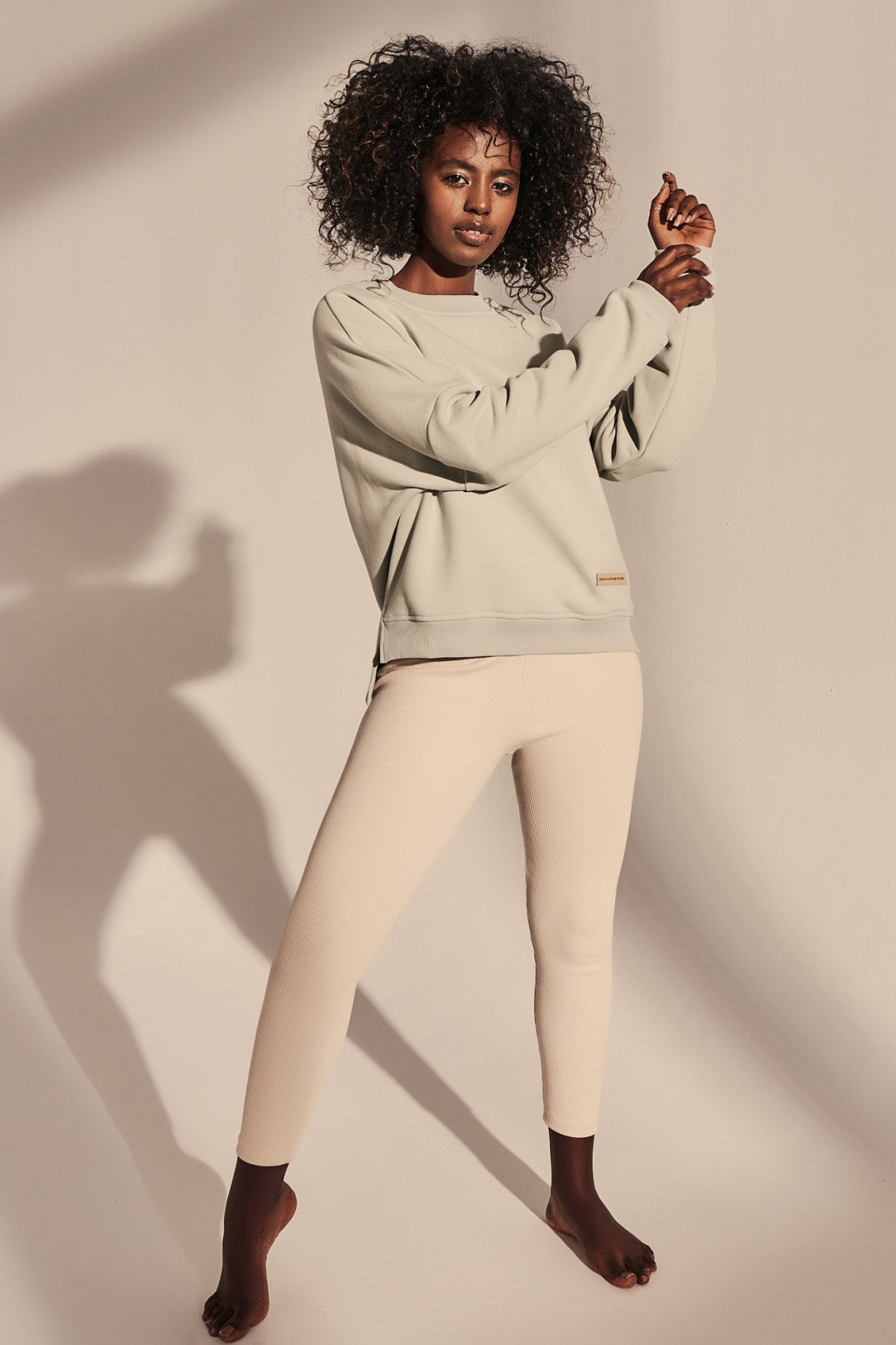 REGULAR FIT SWEATSHIRT WITH LONG BACK MINT - COOK