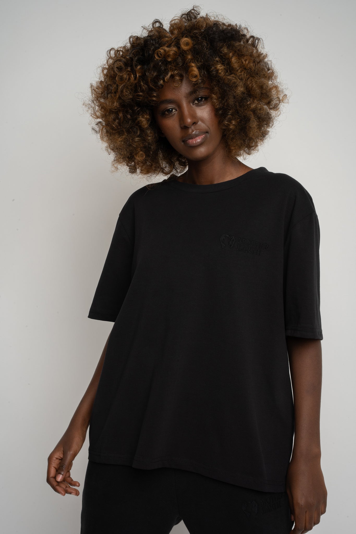 Women's Black T-SHIRT - OYSTER