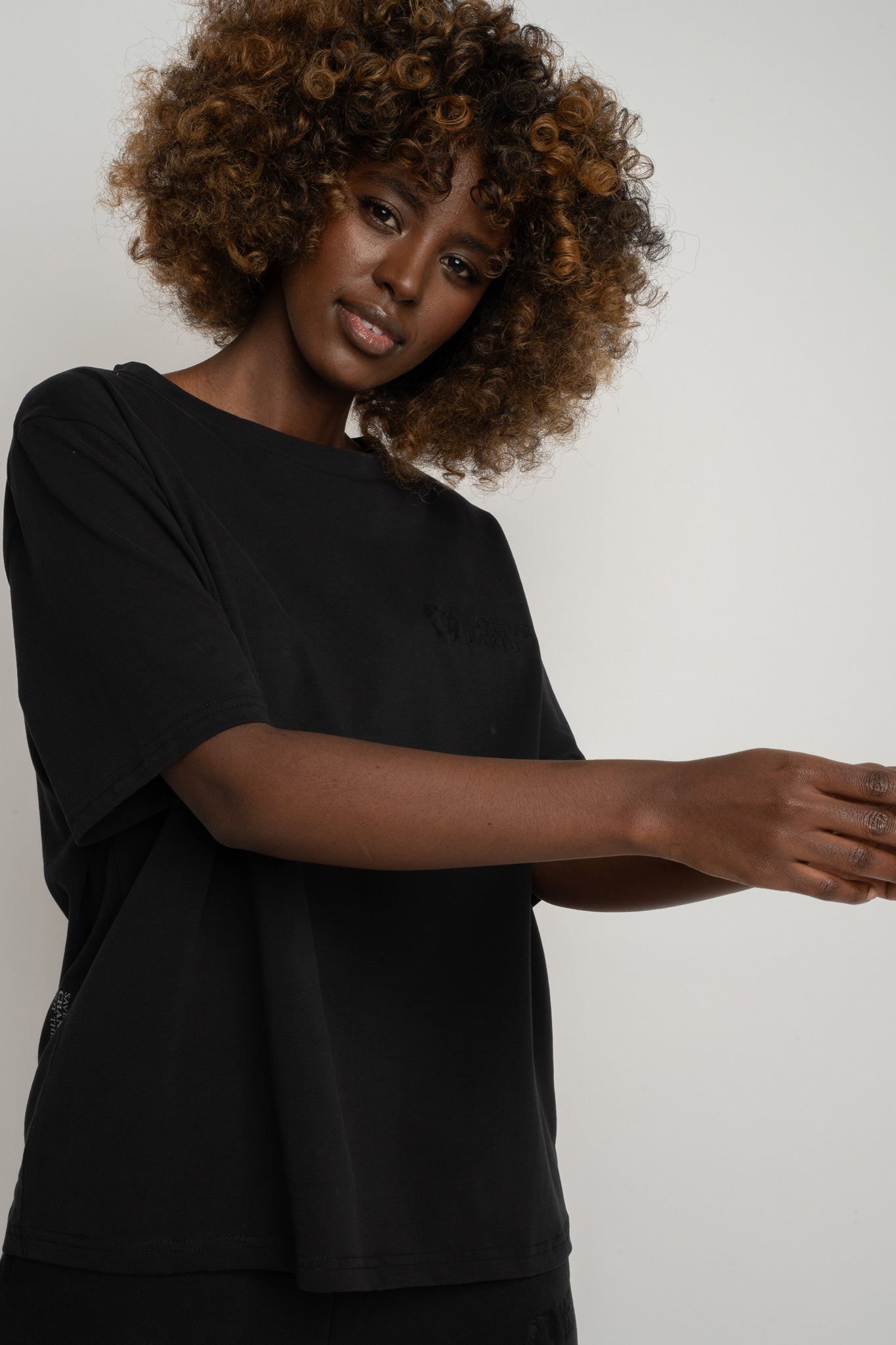 Women's Black T-SHIRT - OYSTER