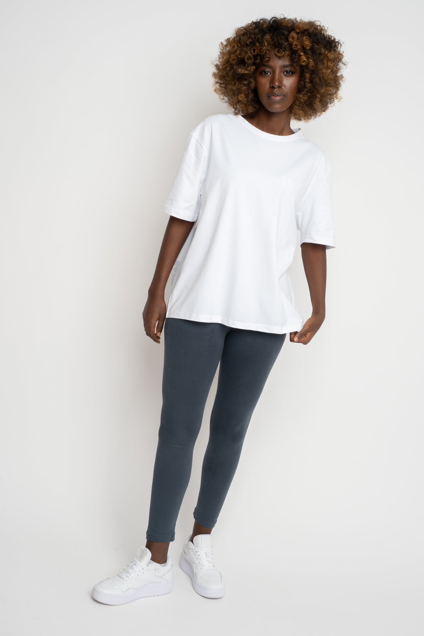 WOMEN'S WHITE T-SHIRT - OYSTER