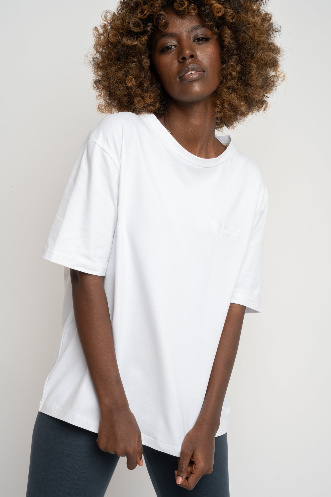 WOMEN'S WHITE T-SHIRT - OYSTER
