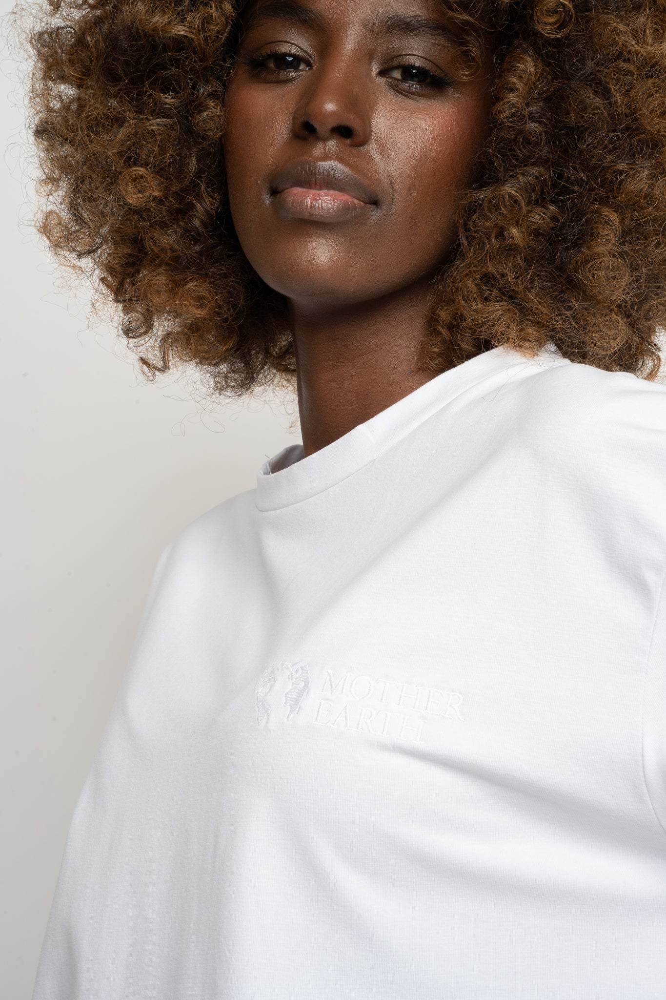 WOMEN'S WHITE T-SHIRT - OYSTER