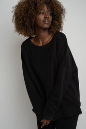 BLUZA OVERSIZE Z SZEROKIM DEKOLTEM CZARNA - MULL