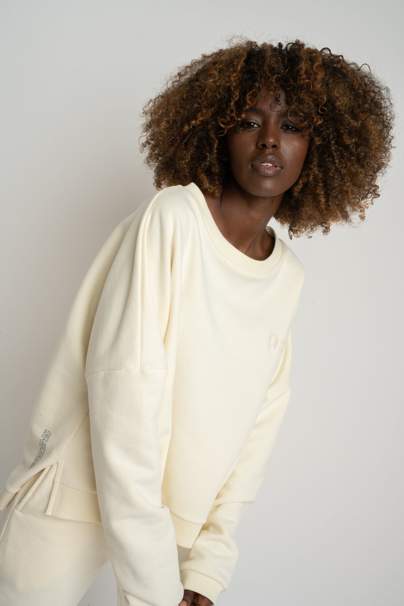 ECRU-COOK REGULAR FIT SWEATSHIRT WITH LONG BACK