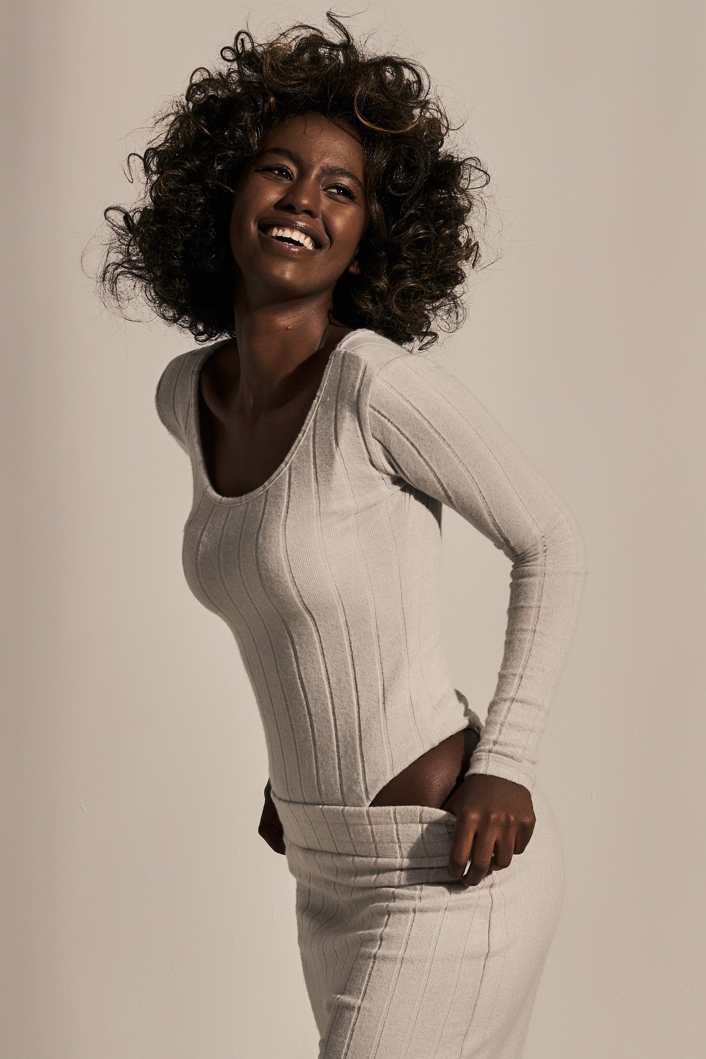FITTED BODYSUIT WITH LONG SLEEVES LIGHT GREY - JAMAYKA