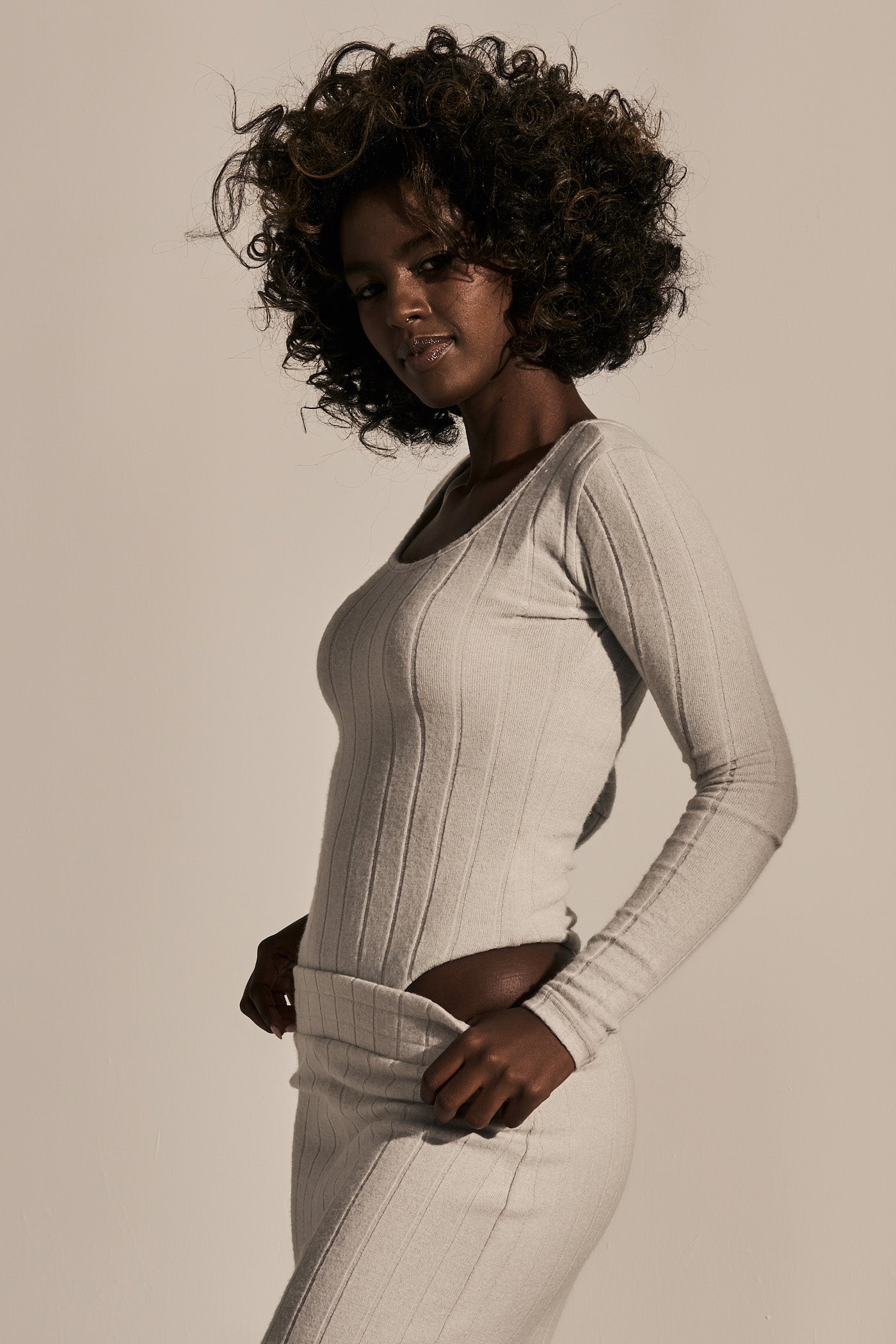 FITTED BODYSUIT WITH LONG SLEEVES LIGHT GREY - JAMAYKA