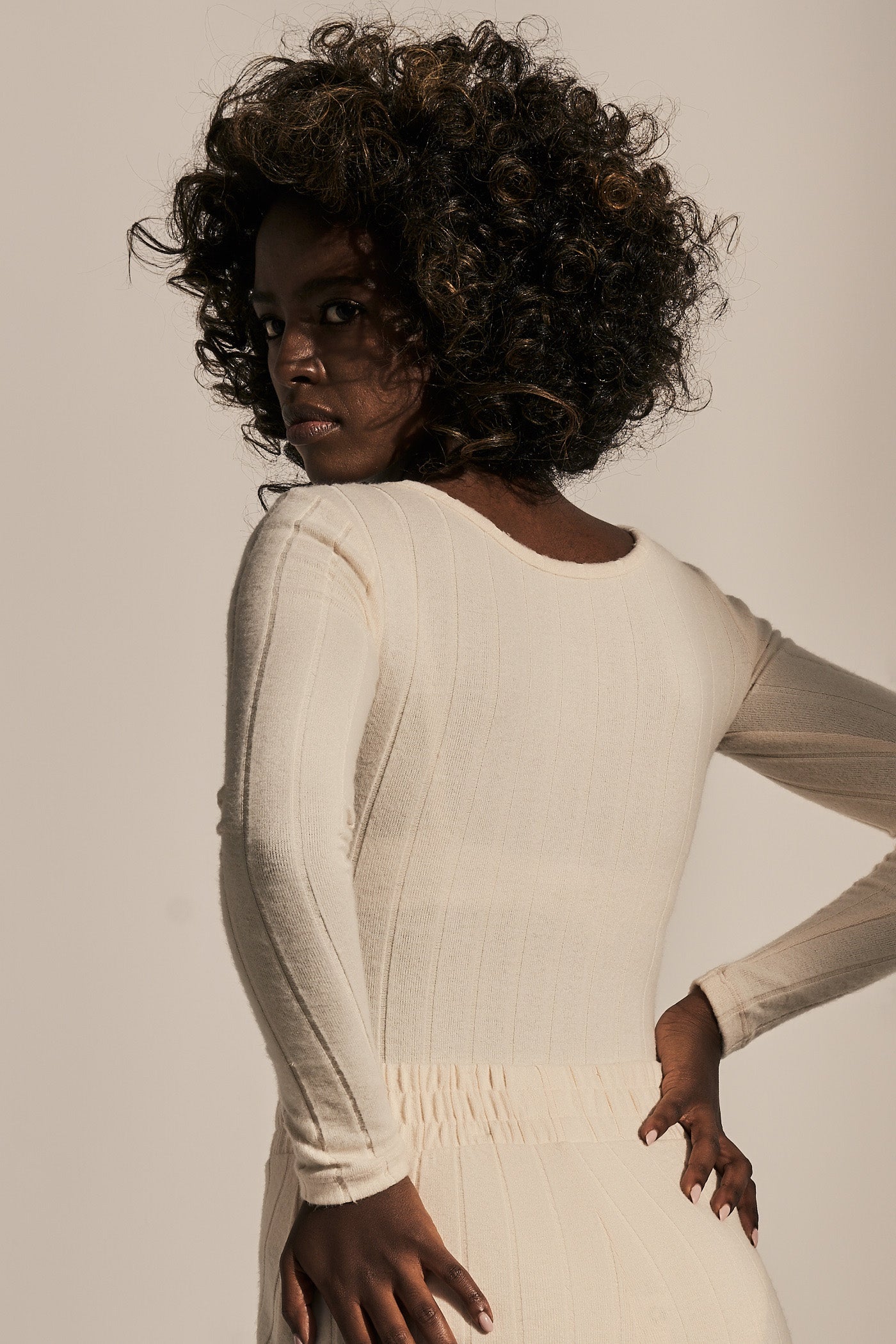 FITTED BODY WITH LONG SLEEVES LIGHT BEIGE - JAMAYKA