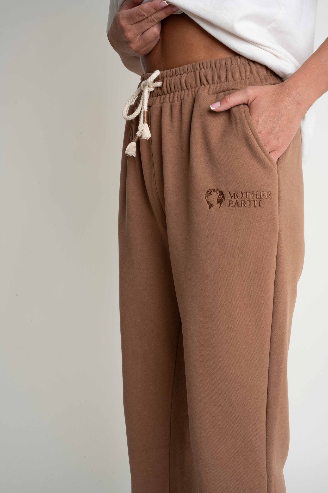 REGULAR FIT BROWN SWEATPANTS - MILOS
