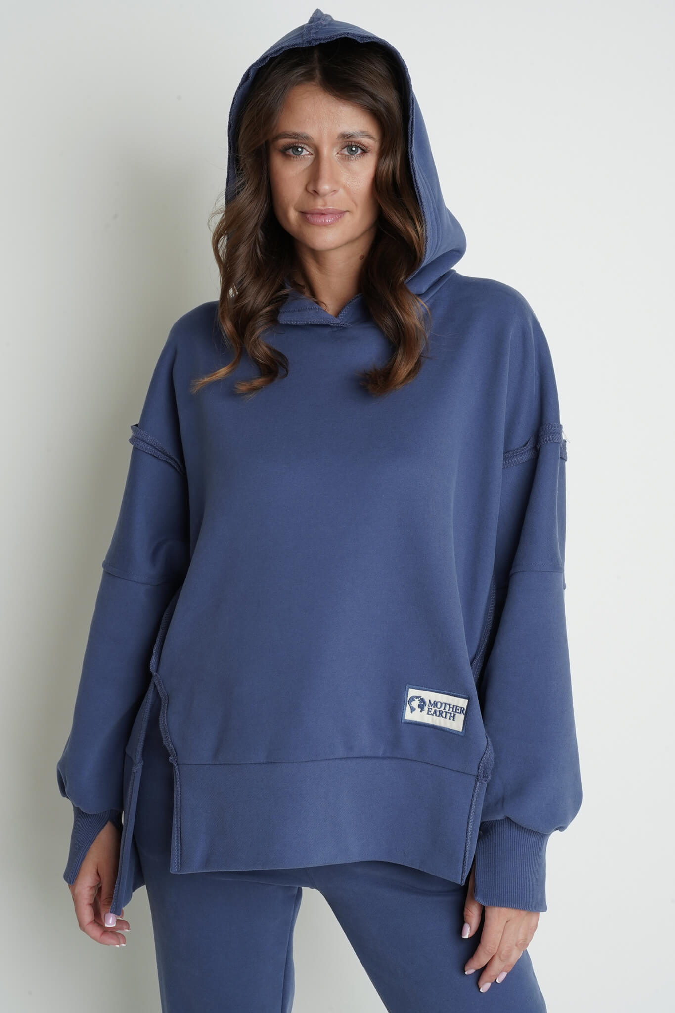 bluza oversize z kapturem.