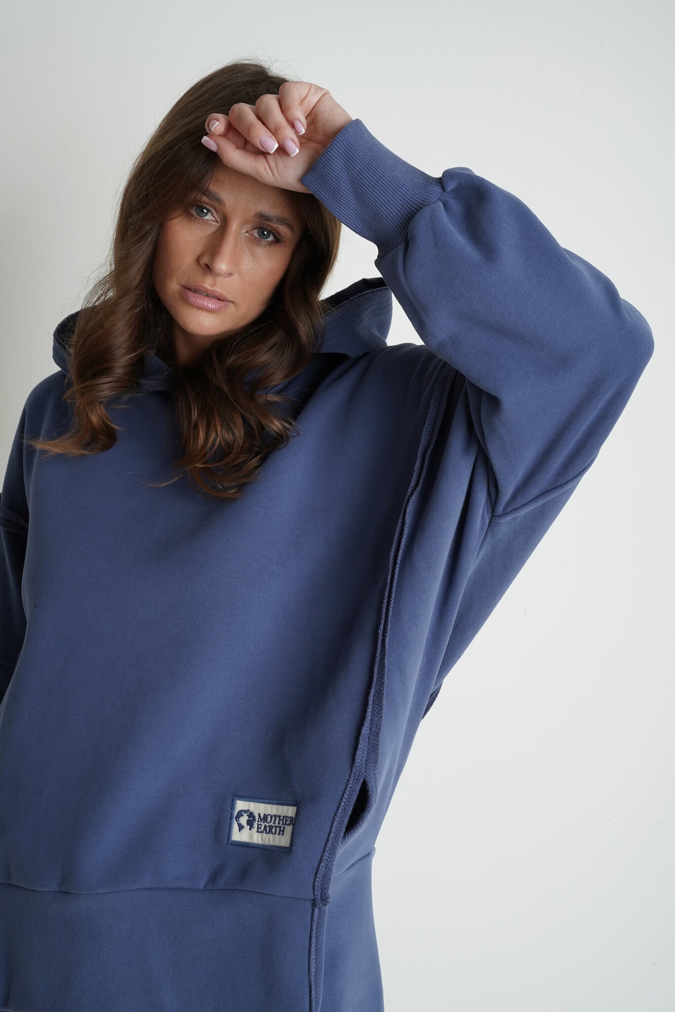 bluza oversize z kapturem.