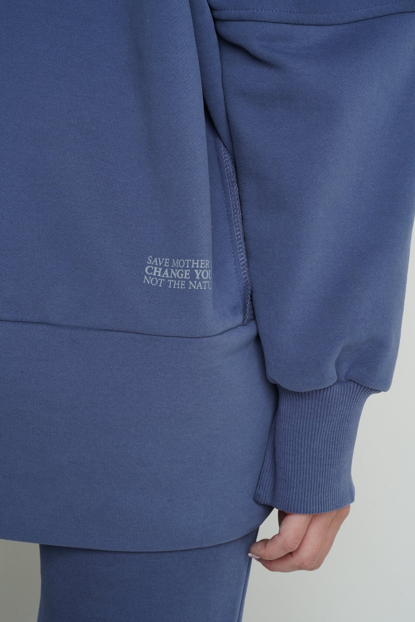 bluza oversize z kapturem.