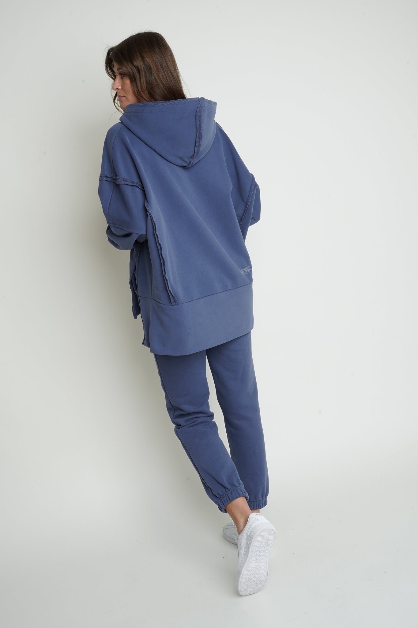 bluza oversize z kapturem.