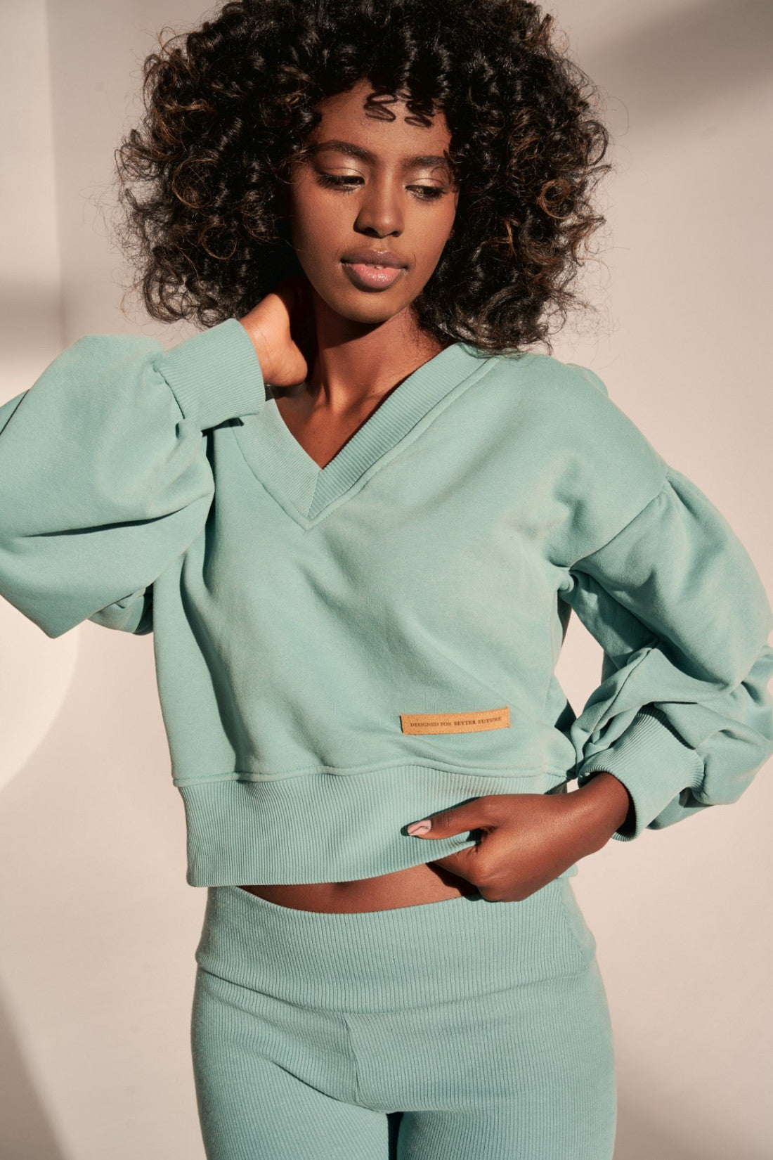 CROPPED SWEATSHIRT WITH V-NECK TURQUOISE - GEORGIA