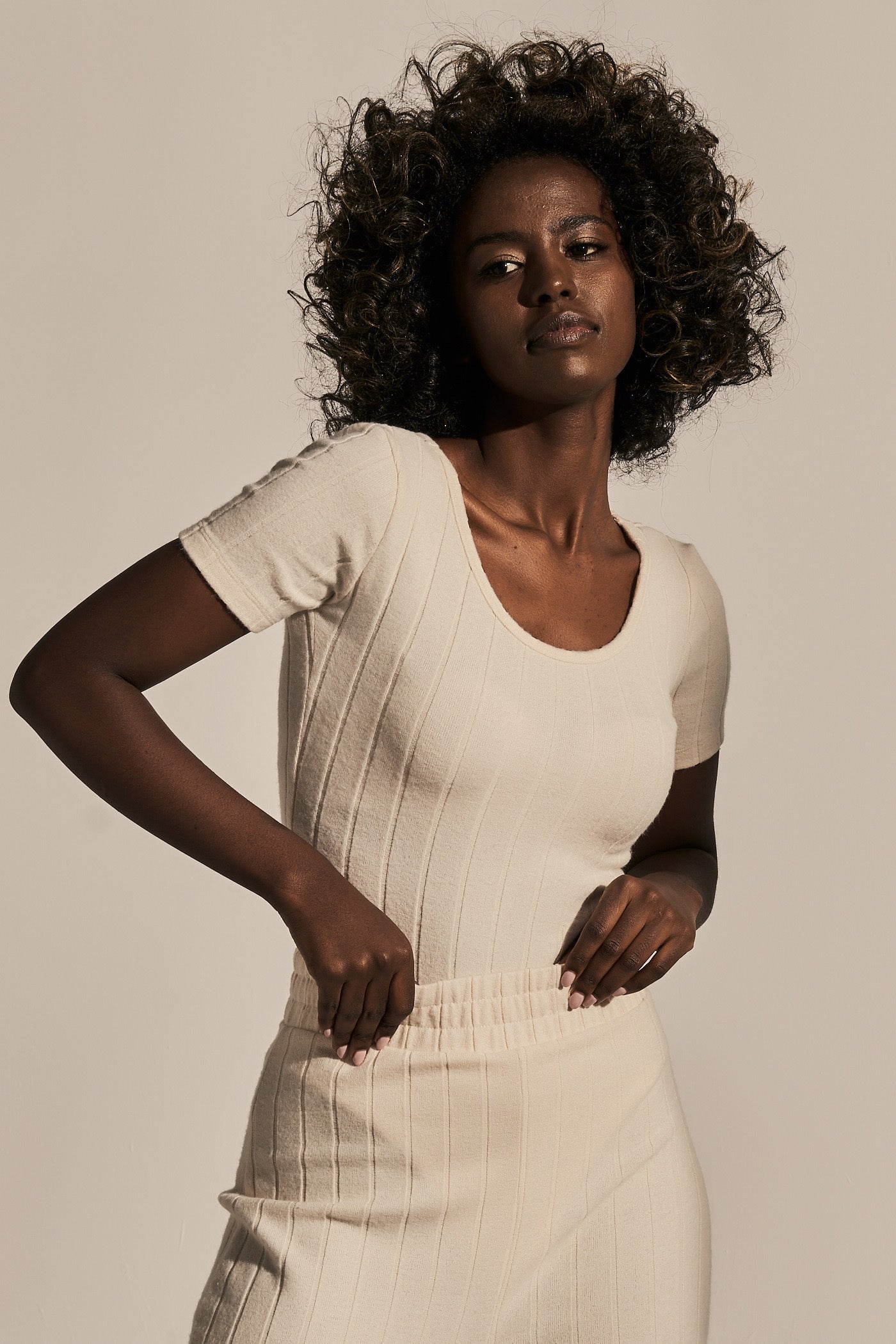 FITTED BODY WITH SHORT SLEEVES LIGHT BEIGE - HAJNAN
