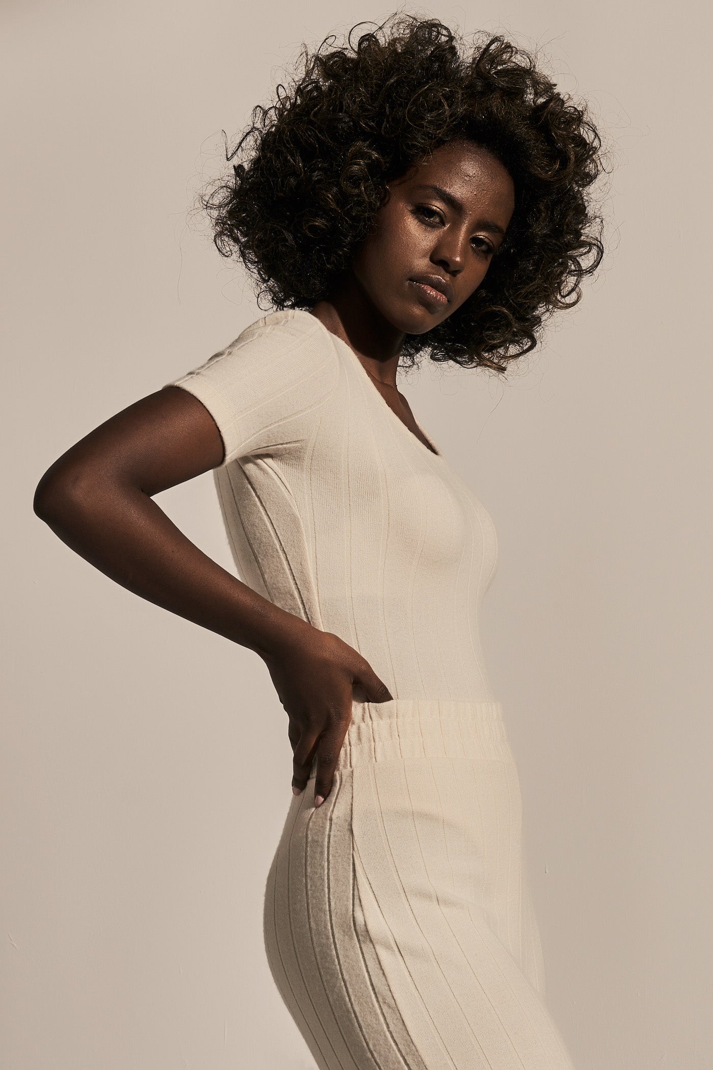 FITTED BODY WITH SHORT SLEEVES LIGHT BEIGE - HAJNAN