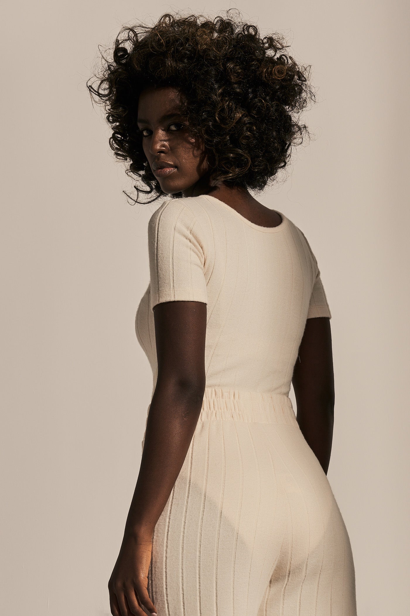 FITTED BODY WITH SHORT SLEEVES LIGHT BEIGE - HAJNAN