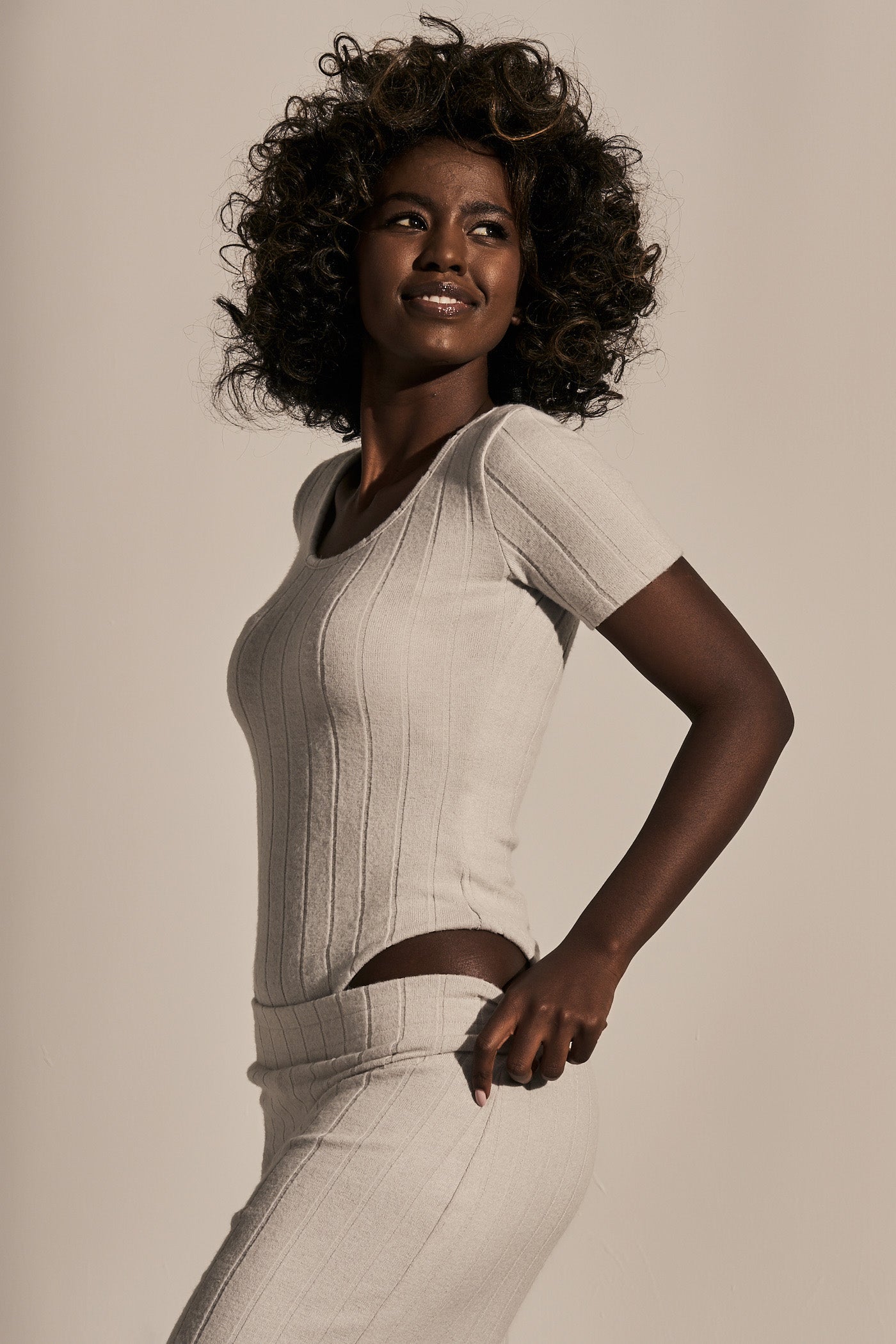 FITTED BODY WITH SHORT SLEEVES LIGHT GREY - HAINAN