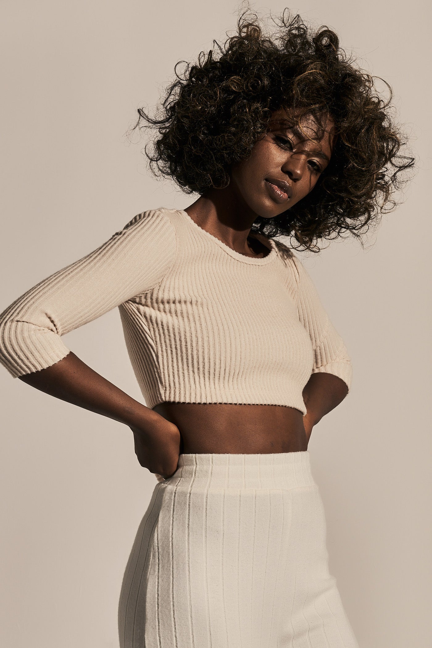 SHORT BLOUSE WITH OPEN BACK LIGHT BEIGE - HENRIETTA