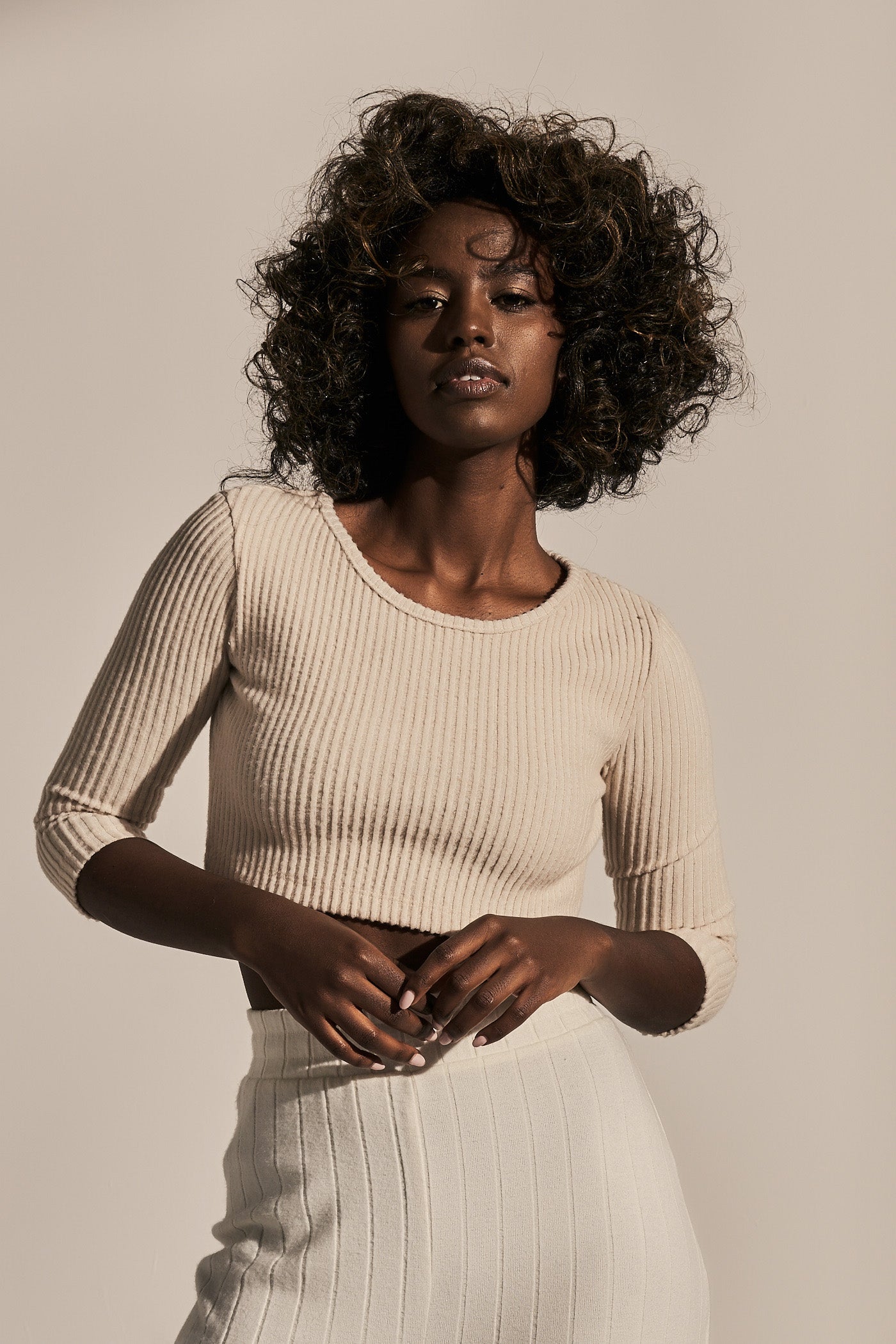 SHORT BLOUSE WITH OPEN BACK LIGHT BEIGE - HENRIETTA