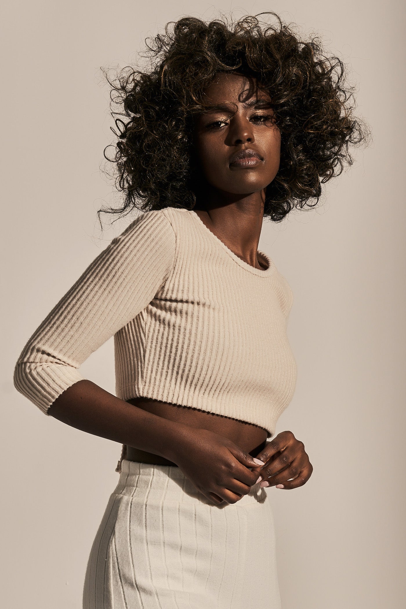 SHORT BLOUSE WITH OPEN BACK LIGHT BEIGE - HENRIETTA
