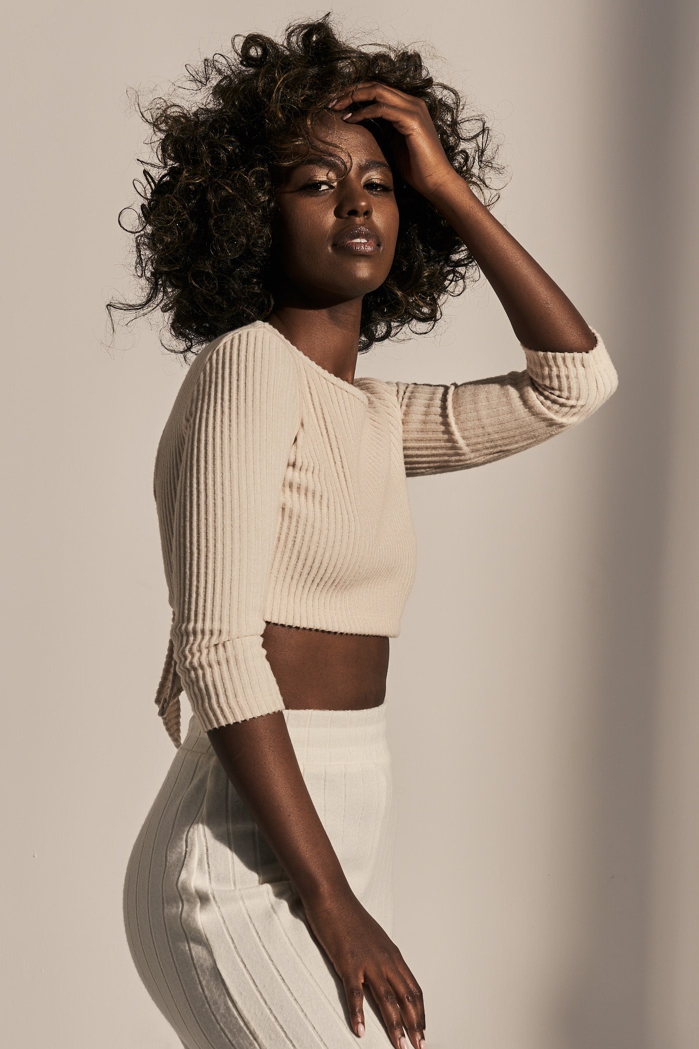 SHORT BLOUSE WITH OPEN BACK LIGHT BEIGE - HENRIETTA