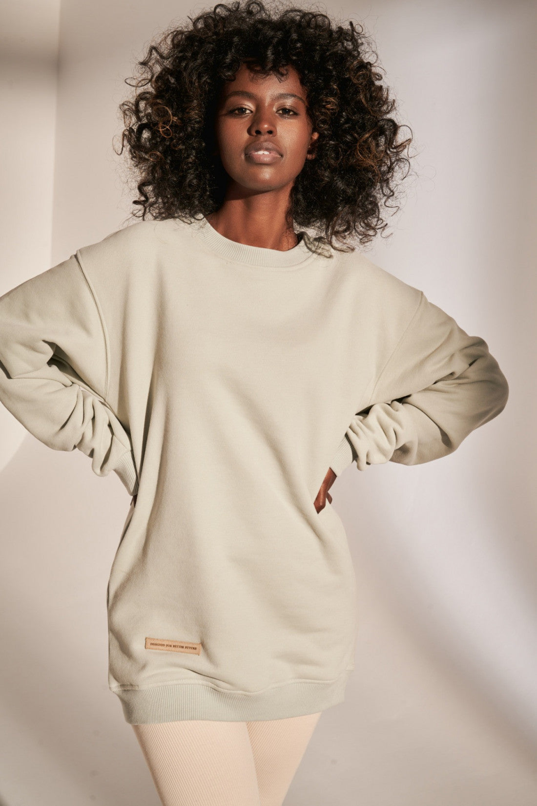 BLUZA TYPU CREWNECK O DŁUŻSZYM KROJU MIĘTOWA - LEWIS