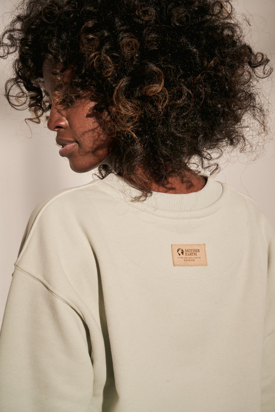 BLUZA TYPU CREWNECK O DŁUŻSZYM KROJU MIĘTOWA - LEWIS