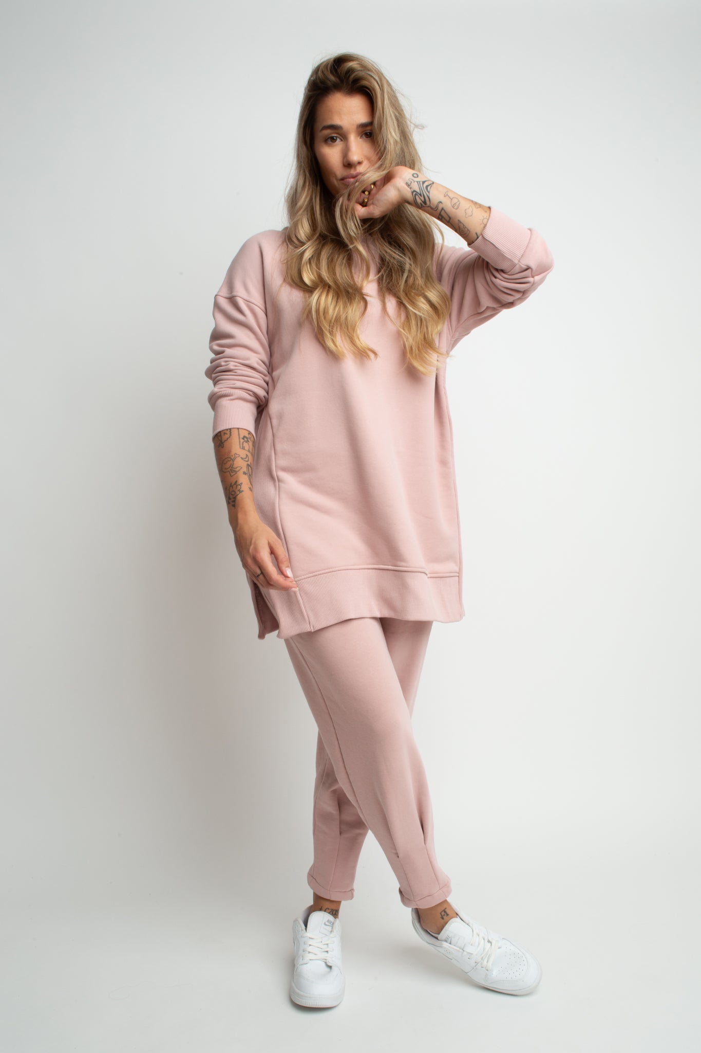 LONG SWEATSHIRT WITH SLOTS ON THE SIDES LIGHT PINK - ISLANDIA