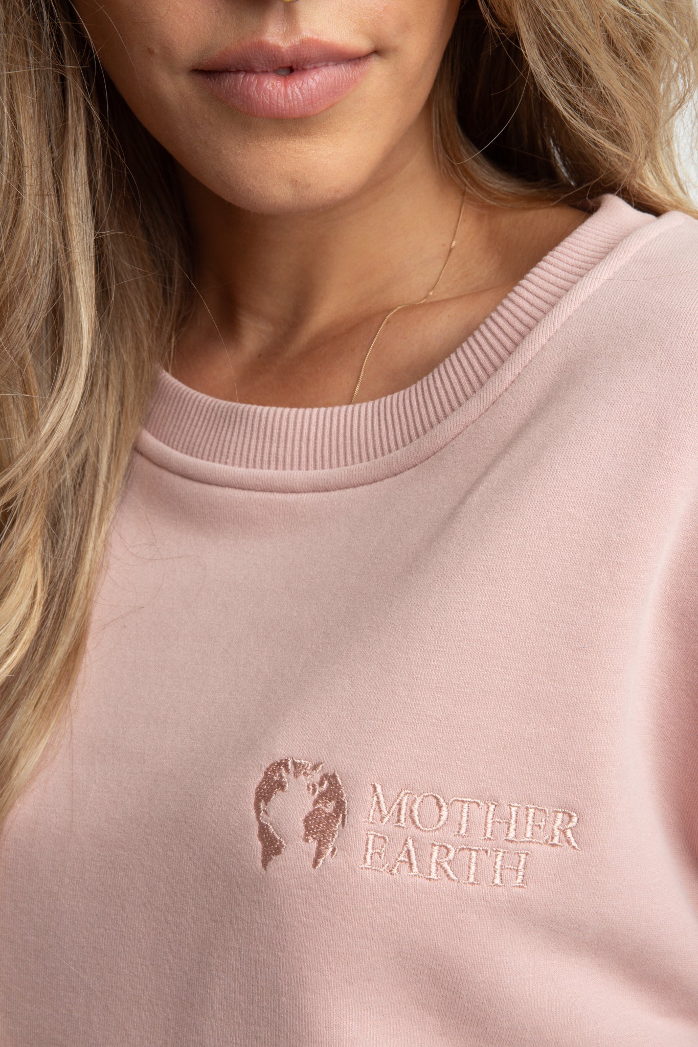 LONG SWEATSHIRT WITH SLOTS ON THE SIDES LIGHT PINK - ISLANDIA