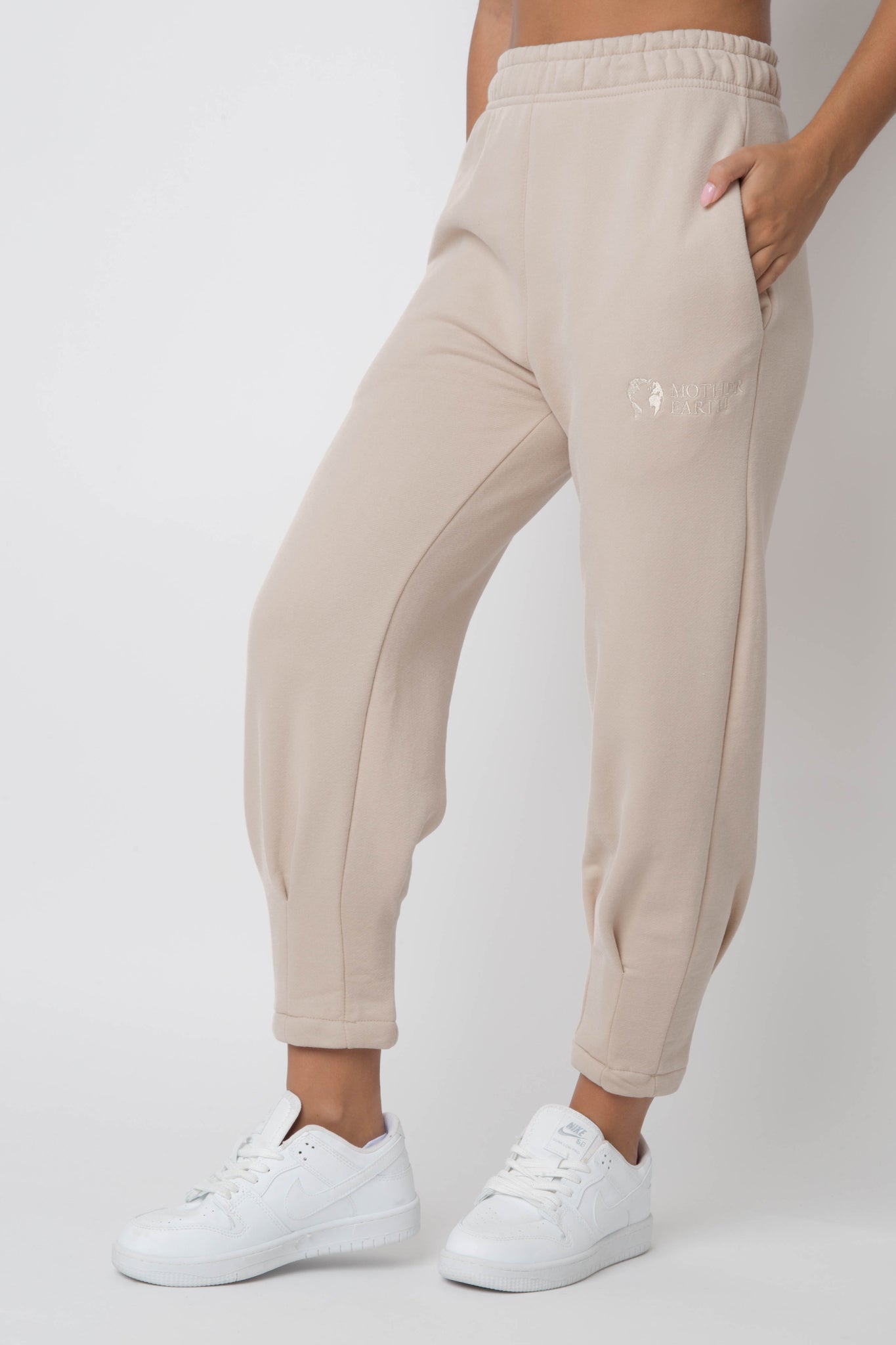 OVERSIZED SWEATPANTS WITH STITCHING ON THE LEGS, BEIGE - ANACAPA