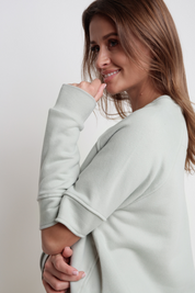 BLUZA TYPU CREWNECK Z PRZESZYCIAMI NA ŁOKCIACH MIĘTOWA - FLINDERS