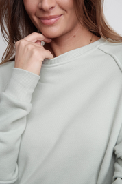 BLUZA TYPU CREWNECK Z PRZESZYCIAMI NA ŁOKCIACH MIĘTOWA - FLINDERS