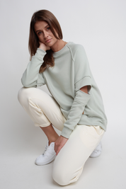 BLUZA TYPU CREWNECK Z PRZESZYCIAMI NA ŁOKCIACH MIĘTOWA - FLINDERS