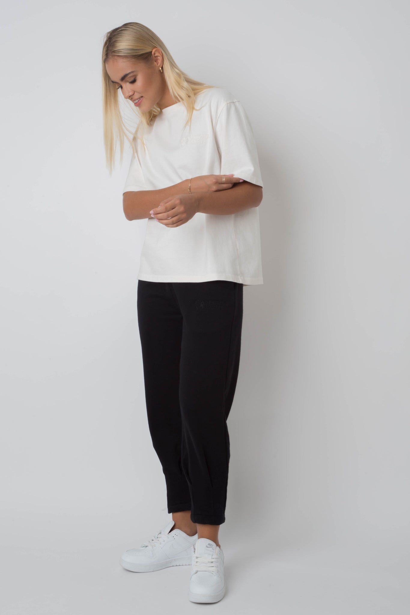 BLACK TAPERED SWEATPANTS - ANACAPA
