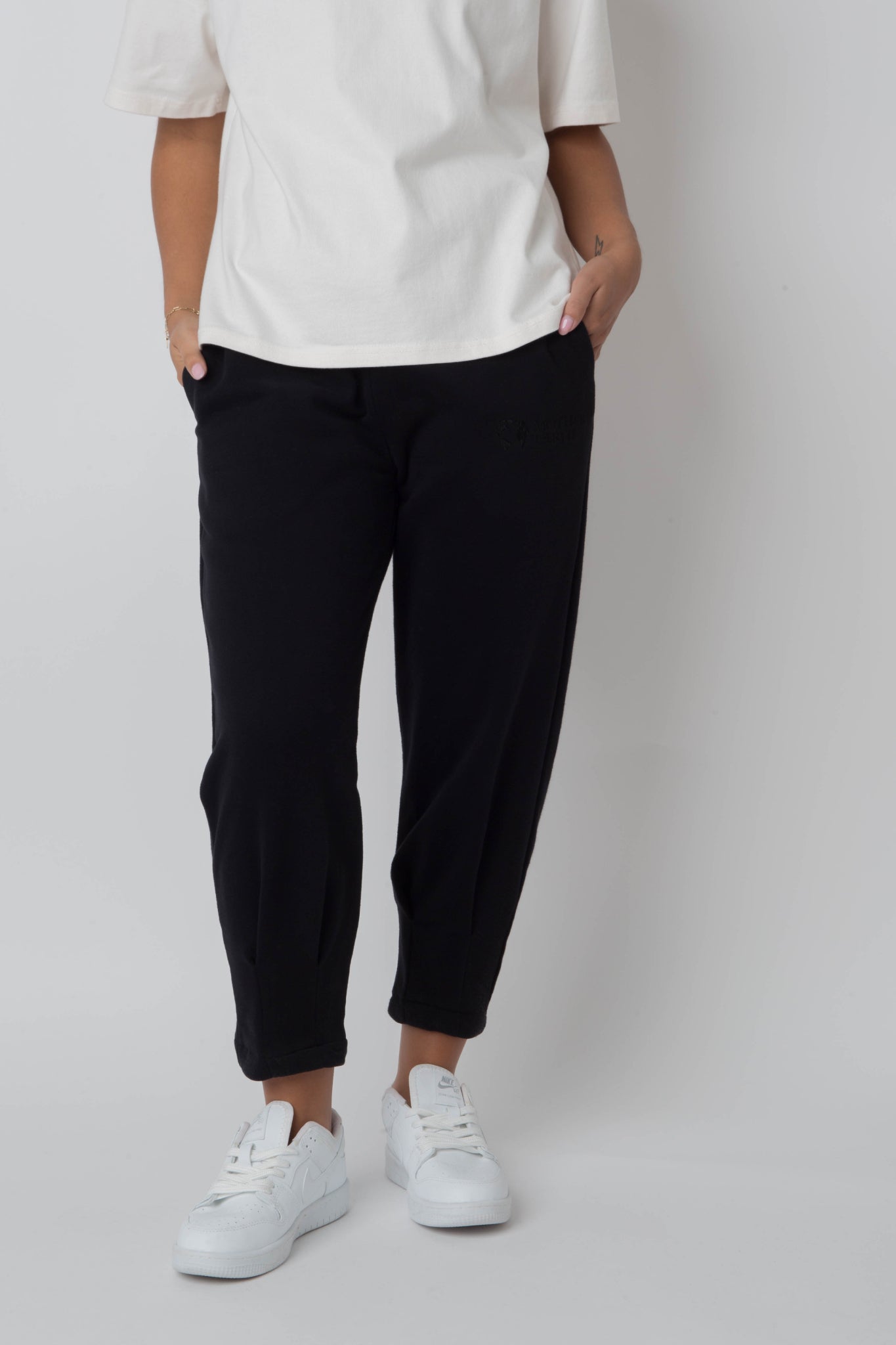 BLACK TAPERED SWEATPANTS - ANACAPA