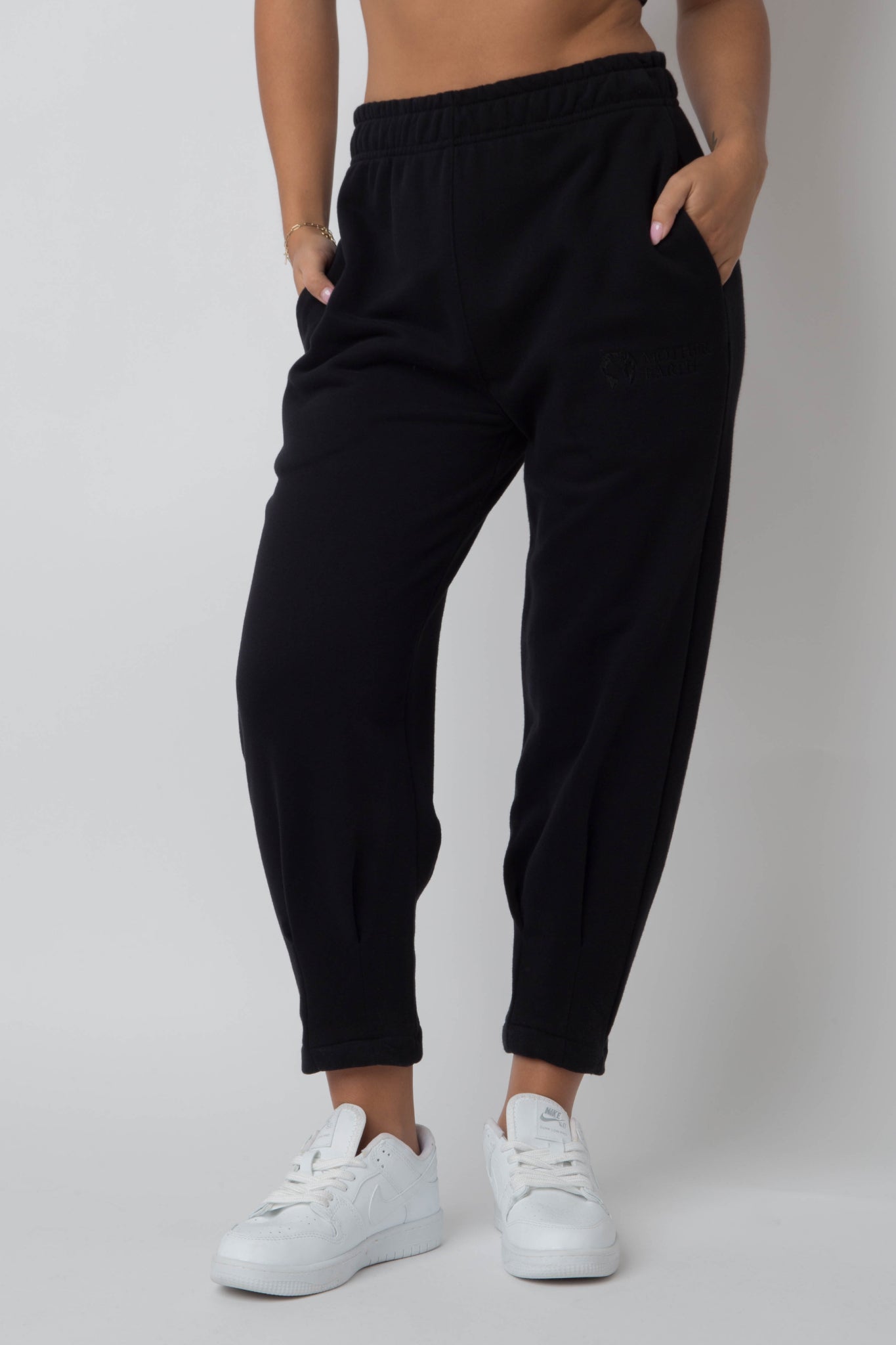 BLACK TAPERED SWEATPANTS - ANACAPA