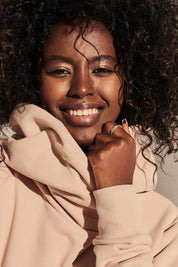 FITTED SWEATSHIRT WITH LARGE HOOD SAND - RODOS