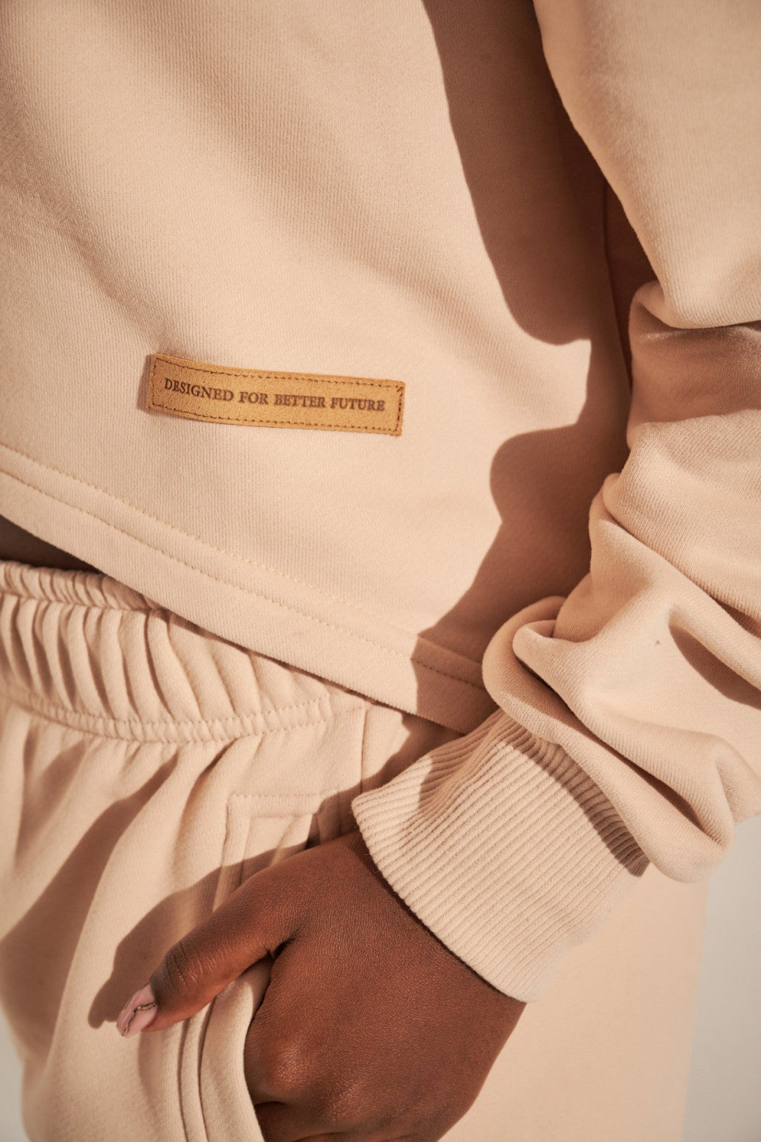 SHORT HOODED SWEATSHIRT SAND - MAJOTTA