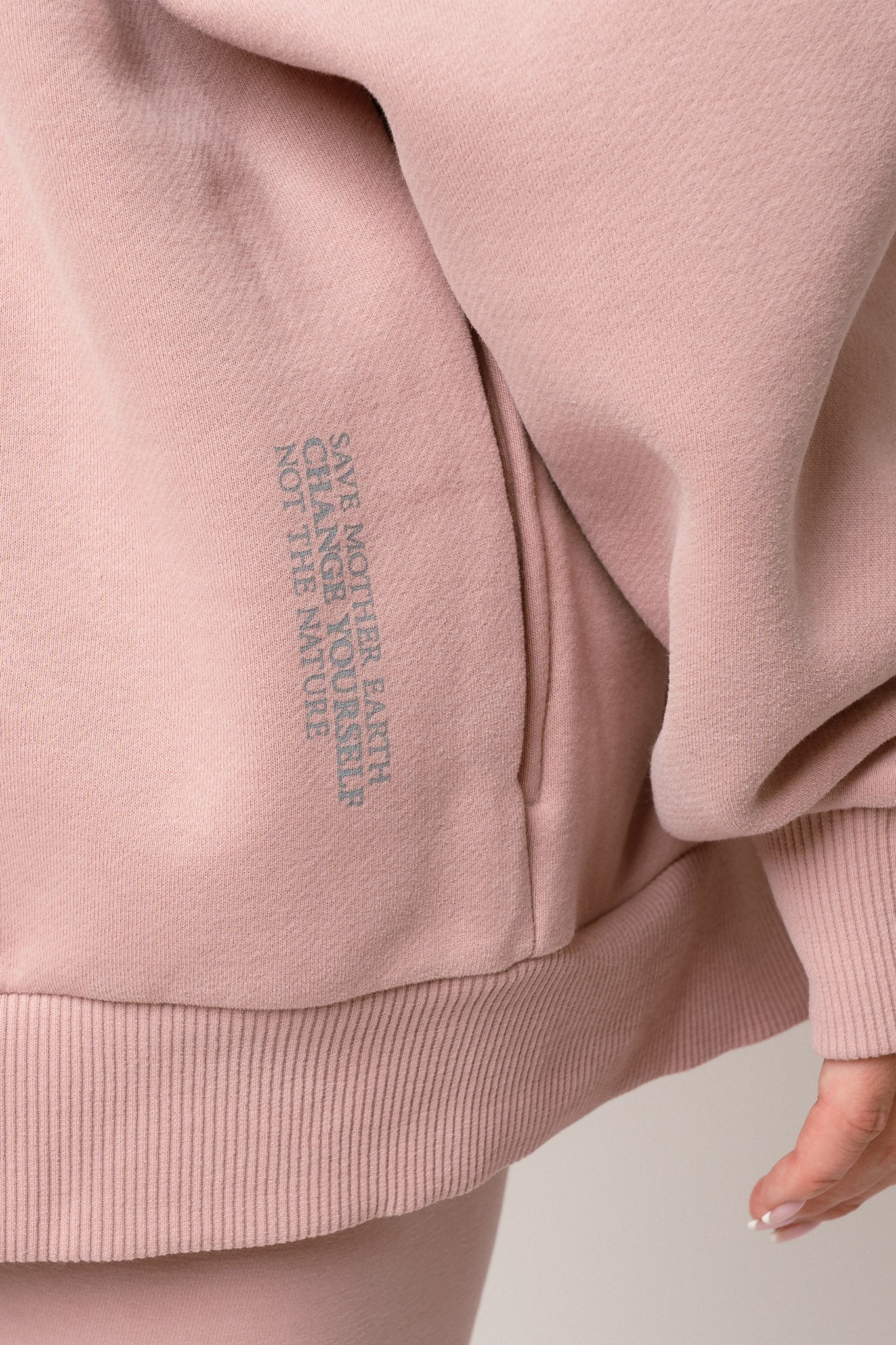 BLUZA Z KAPTUREM ROZPINANA JASNORÓŻOWA - NIKO