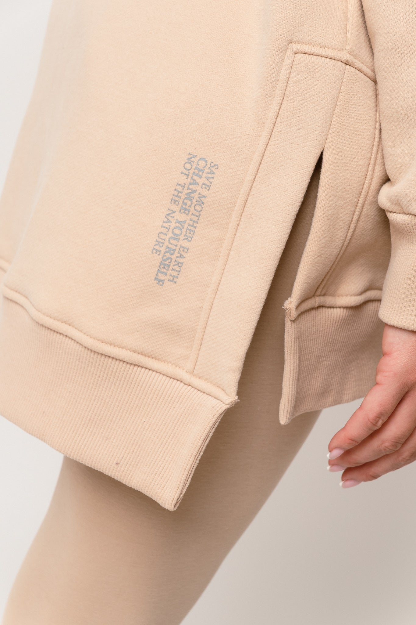 BLUZA Z KAPTUREM OVERSIZE BEŻOWA - ESMERALDA