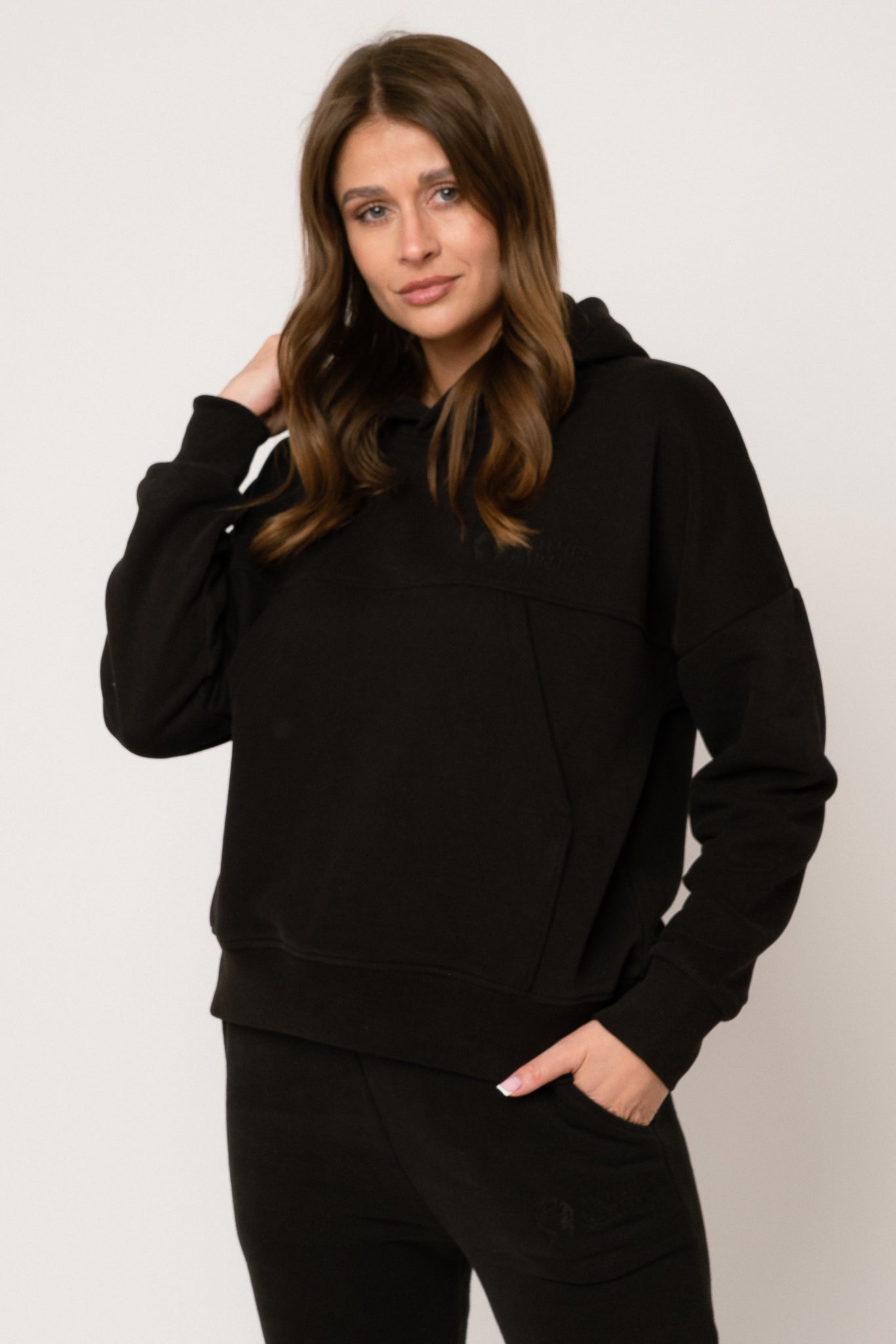 BLUZA Z KAPTUREM CZARNA - MURIA