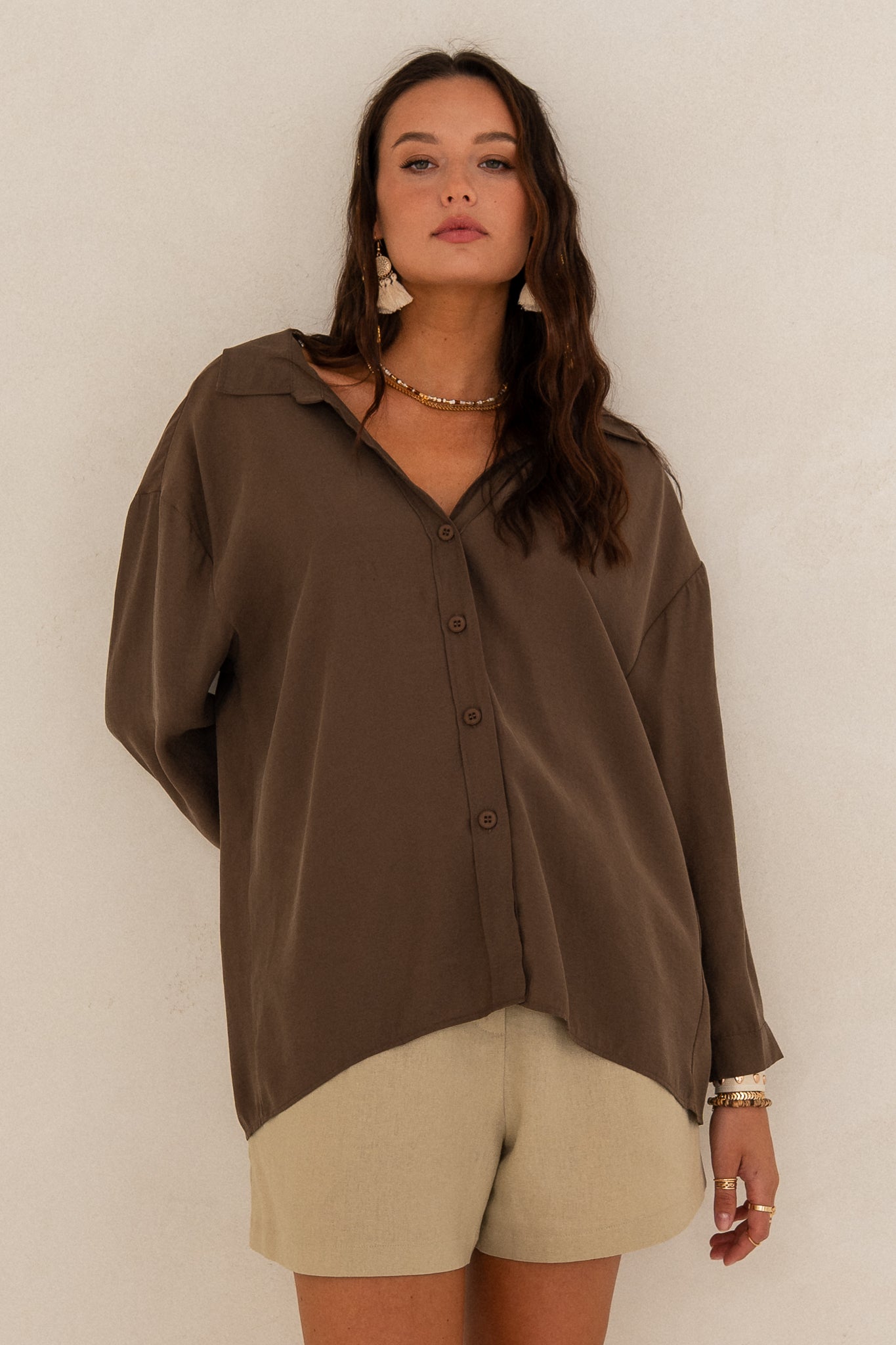 DAMSKA KOSZULA OVERSIZE Z MODALU KHAKI - MEDEA