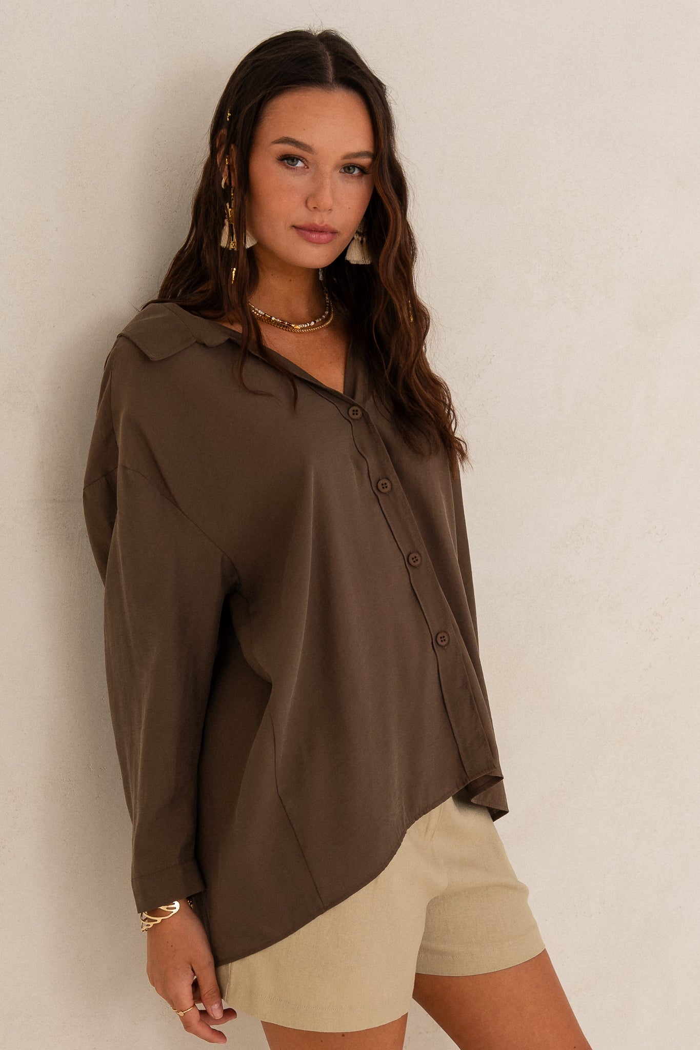 DAMSKA KOSZULA OVERSIZE Z MODALU KHAKI - MEDEA