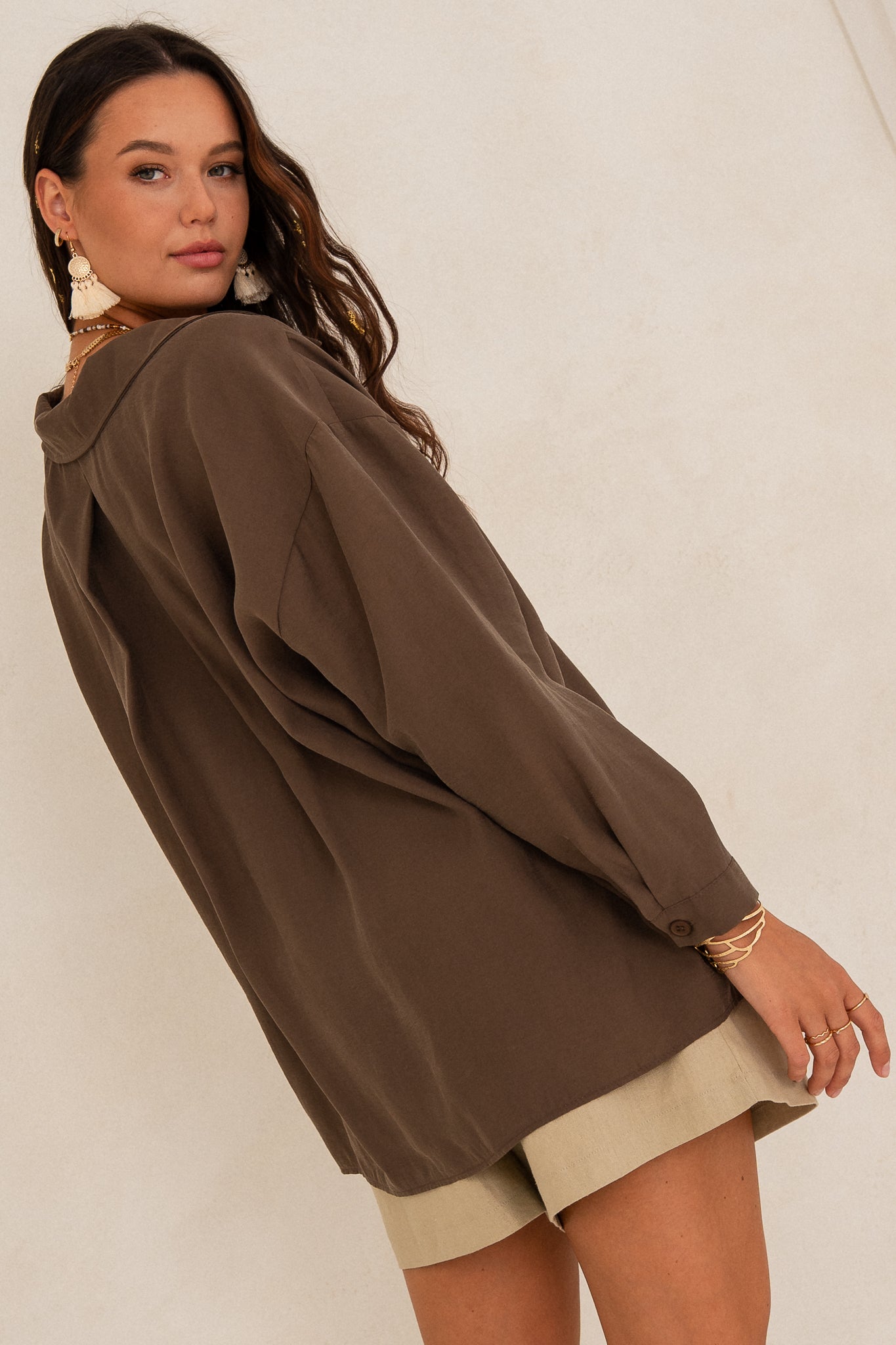DAMSKA KOSZULA OVERSIZE Z MODALU KHAKI - MEDEA